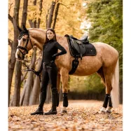 Schabrak av hög kvalitet med mjuk mankpadding och praktisk förvaringsficka.